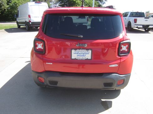 Used 2016 Jeep Renegade Latitude FWD image 5