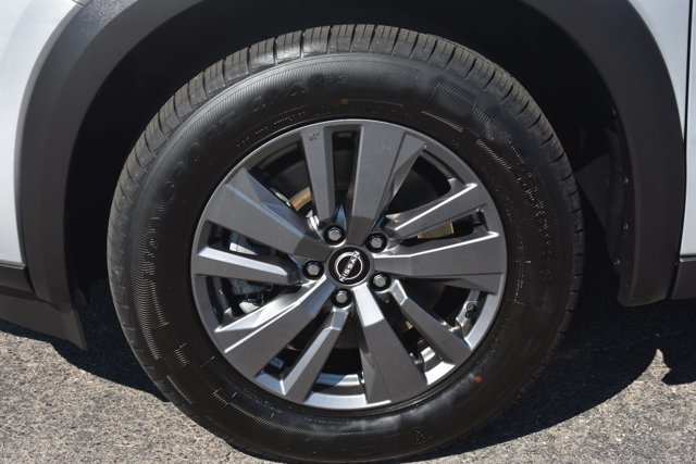 Used 2025 Nissan Pathfinder SV FWD image 9
