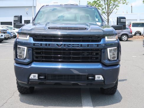 Used 2022 Chevrolet Silverado 2500 LTZ w/ LTZ Plus Package AWD/4WD image 3