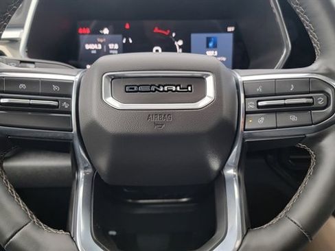 Used 2024 GMC Canyon Denali image 32