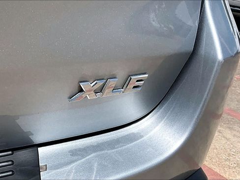 Used 2018 Toyota Highlander XLE FWD image 10