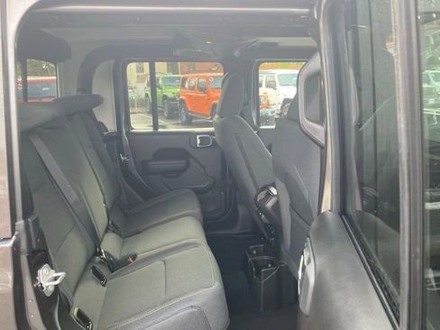 New 2025 Jeep Gladiator Sport image 30