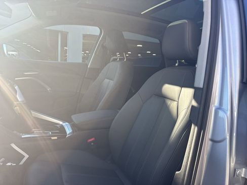 Used 2025 Audi Q5 Premium w/ Convenience Package image 13