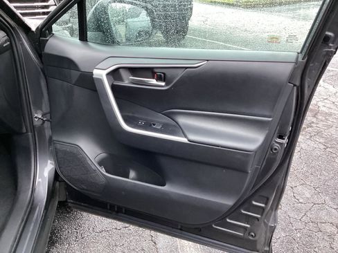 Used 2019 Toyota RAV4 XLE Premium w/ Advanced Technology Package FWD image 8