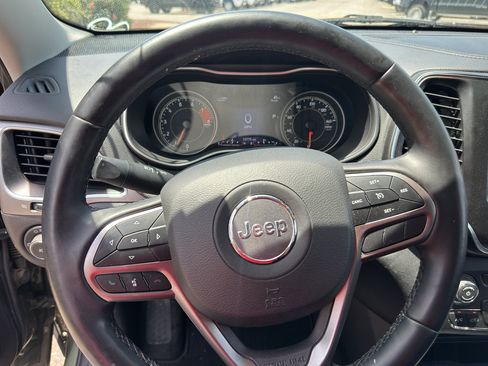 Used 2021 Jeep Cherokee Latitude Lux w/ Comfort/Convenience Group AWD/4WD image 19