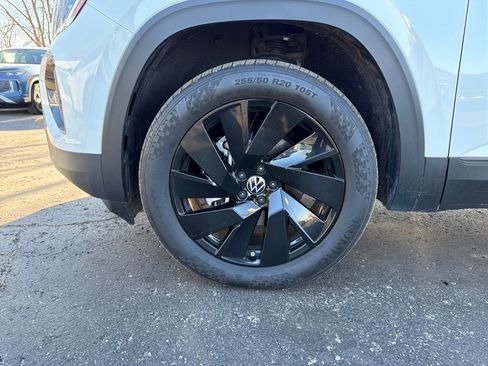 Used 2025 Volkswagen Atlas Cross Sport SE w/ Black Wheel Package image 30
