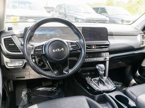 Used 2024 Kia Seltos EX AWD/4WD image 13