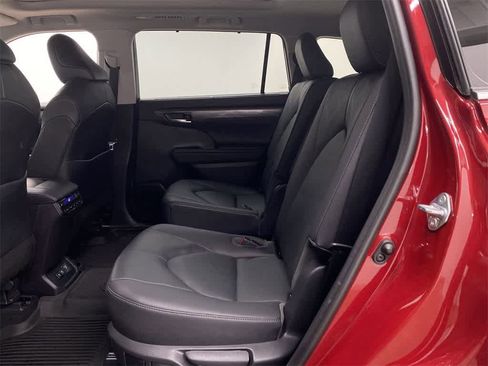 Used 2020 Toyota Highlander Platinum image 18