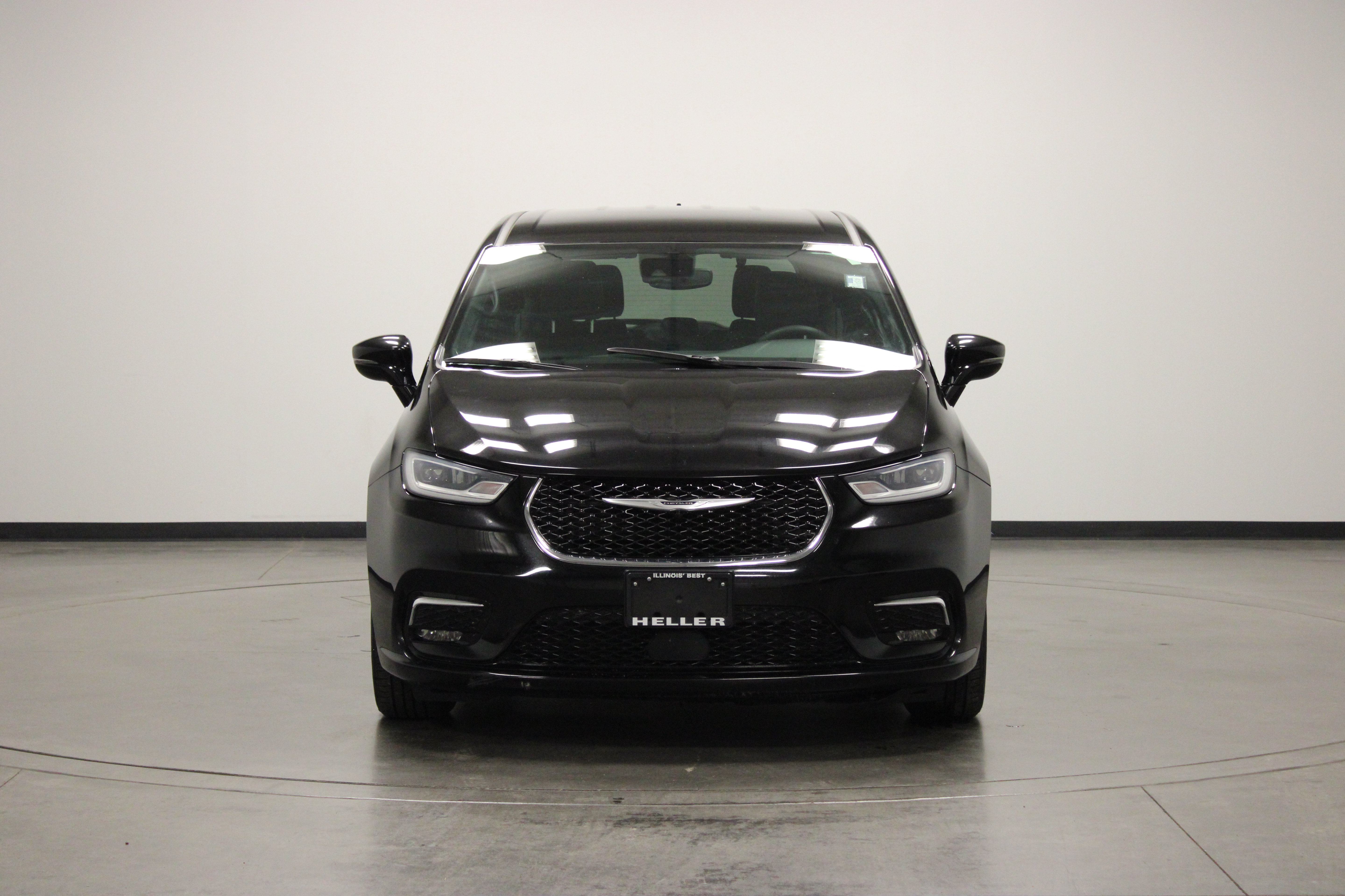 Used 2025 Chrysler Pacifica Select FWD image 3