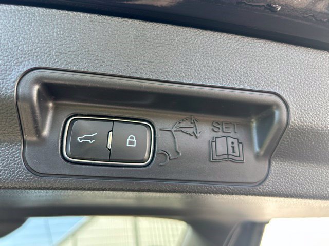 Used 2023 Ford Explorer XLT AWD/4WD image 46