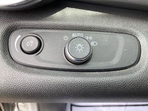 Used 2024 Chevrolet Trax LT FWD image 19
