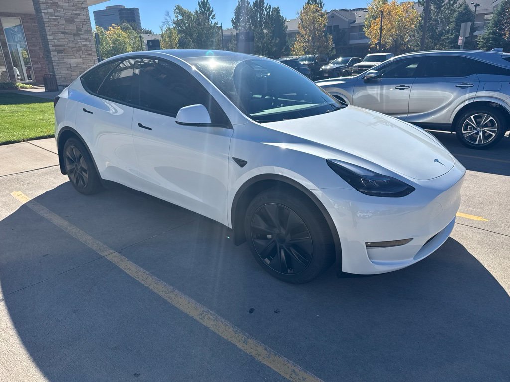 Used 2024 Tesla Model Y Long Range AWD/4WD image 2