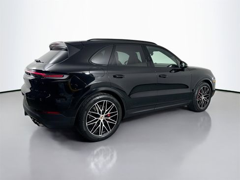 Certified 2025 Porsche Cayenne S image 7