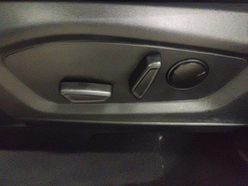 Used 2024 Ford Explorer XLT w/ Equipment Group 202A image 15