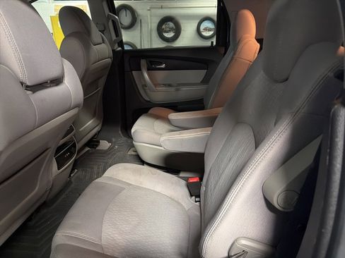 Used 2010 GMC Acadia SLE image 9