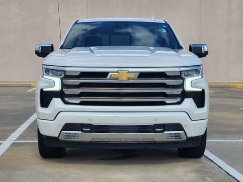 Used 2022 Chevrolet Silverado 1500 High Country w/ High Country Premium Package AWD/4WD image 2