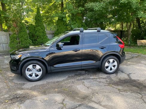 Used 2019 Volvo XC40 T5 Momentum AWD/4WD image 2