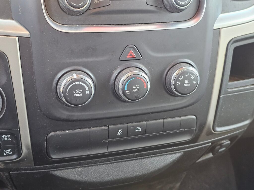 Used 2017 RAM 1500 Classic SLT AWD/4WD image 35