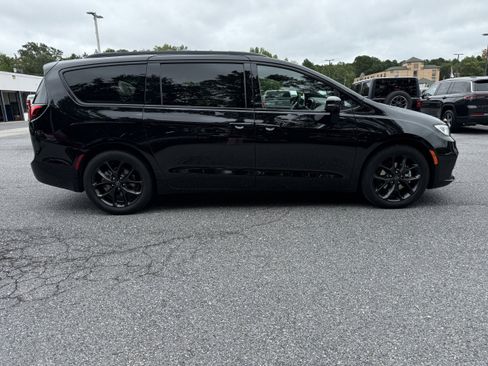 New 2026 Chrysler Pacifica Limited w/ S Appearance Package FWD image 9