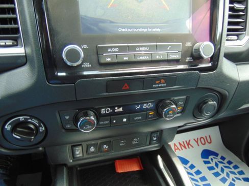 Used 2022 Nissan Frontier SV AWD/4WD image 12