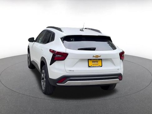 Used 2025 Chevrolet Trax LT FWD image 10