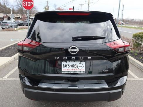 Certified 2023 Nissan Rogue SV image 7