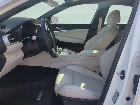 Used 2025 Genesis G70 2.5T RWD image 17