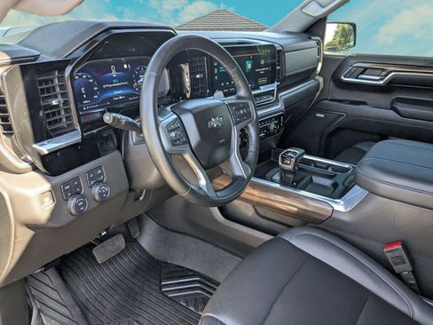 Used 2023 Chevrolet Silverado 1500 LT Trail Boss w/ Convenience Package II image 6