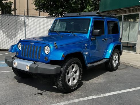Used 2015 Jeep Wrangler Sahara w/ Connectivity Group AWD/4WD image 3