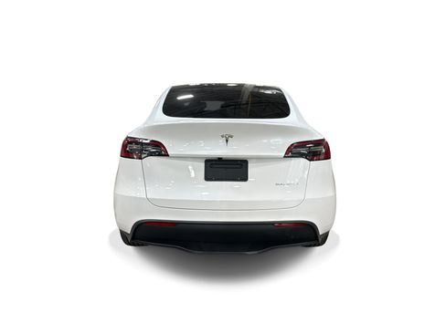 Certified 2023 Tesla Model Y AWD image 5