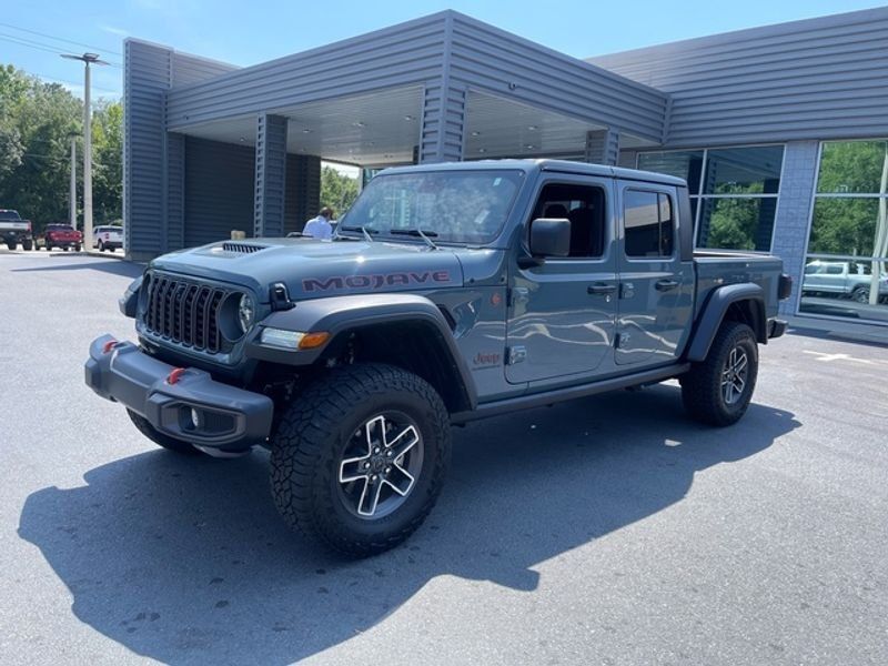Used 2024 Jeep Gladiator Mojave w/ Technology Group AWD/4WD image 3