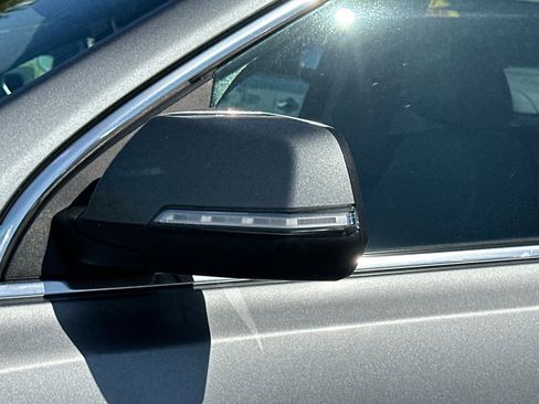 Used 2023 GMC Acadia SLT image 57