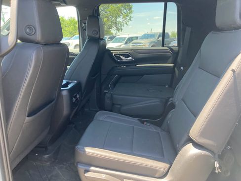 Used 2023 Chevrolet Suburban Z71 AWD/4WD image 4