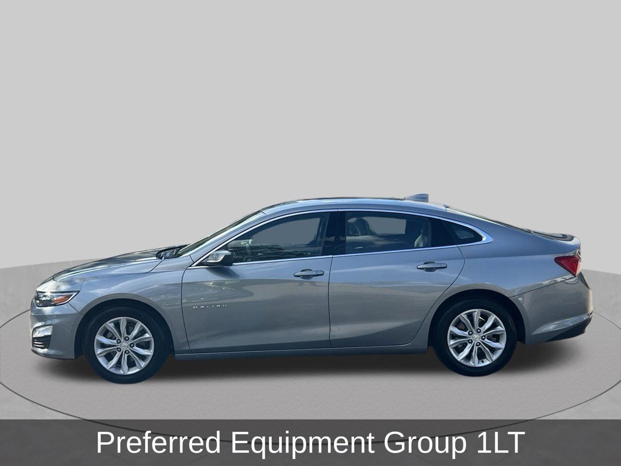 Used 2025 Chevrolet Malibu LT FWD image 2