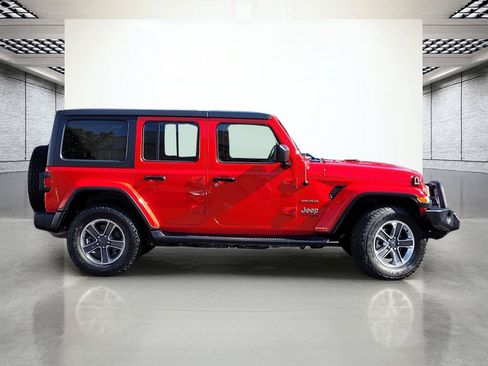 Used 2018 Jeep Wrangler Unlimited Sahara w/ Cold Weather Group AWD/4WD image 6
