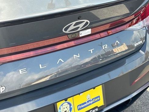 Certified 2025 Hyundai Elantra SEL image 18
