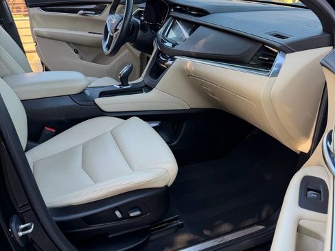 Used 2019 Cadillac XT5 FWD image 12