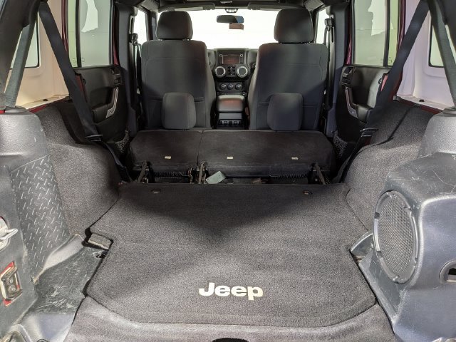 Used 2011 Jeep Wrangler Unlimited Sahara AWD/4WD image 9