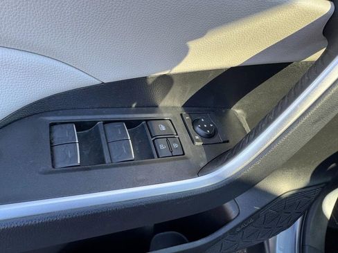 Used 2025 Toyota RAV4 XLE Premium image 16