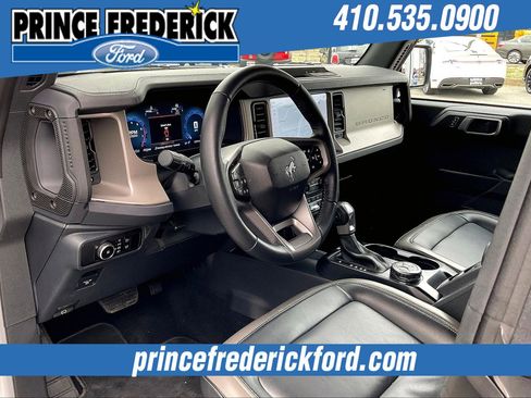 Used 2025 Ford Bronco Outer Banks image 13