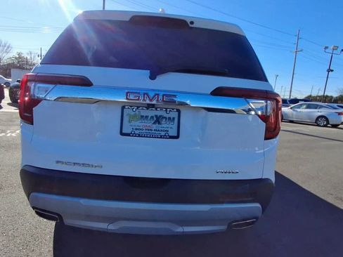 Certified 2023 GMC Acadia SLT image 3