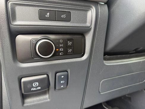 Used 2024 Ford Expedition Max XLT image 18