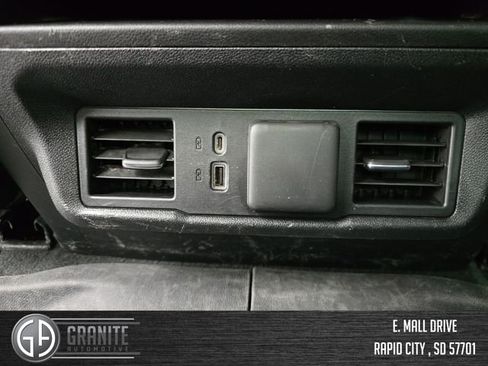 Used 2022 Chevrolet Silverado 1500 LT w/ Z71 Off-Road Package image 34