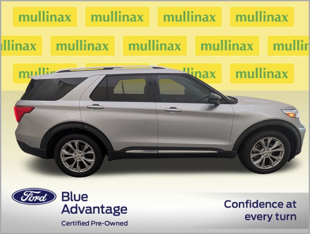 Used 2022 Ford Explorer Limited w/ Equipment Group 301A RWD image 2