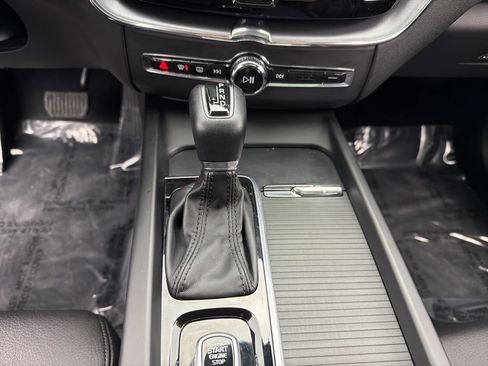Used 2020 Volvo XC60 T6 Momentum image 15