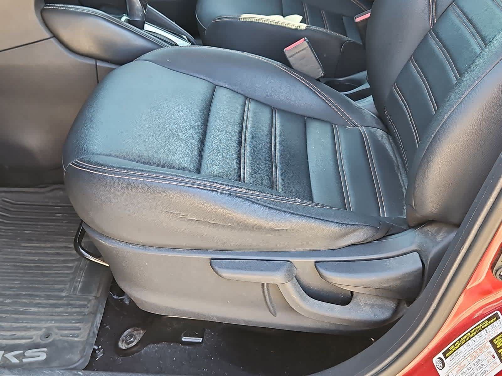 Used 2019 Nissan Kicks SR w/ SR Premium Package FWD image 16
