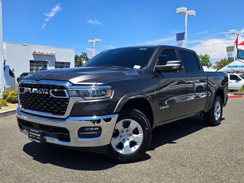 Used 2025 RAM 1500 Big Horn AWD/4WD image 3