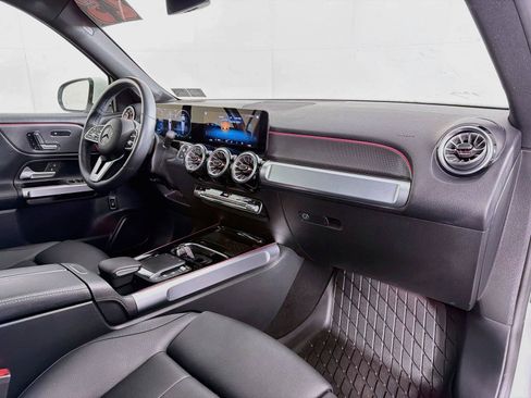 Used 2023 Mercedes-Benz GLB 250 4MATIC image 30
