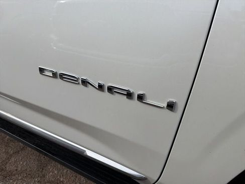 Used 2022 GMC Yukon XL Denali AWD/4WD image 13