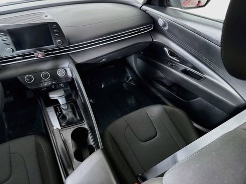 Certified 2023 Hyundai Elantra SE FWD image 25
